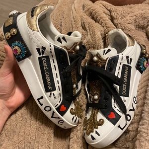 Women’s tennis in perfect condition